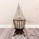 تخت کنار مادر