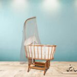تخت کنار مادر